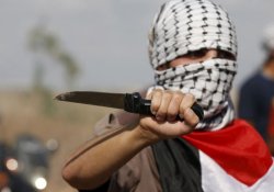 Palestinian holding a knife in Hebron