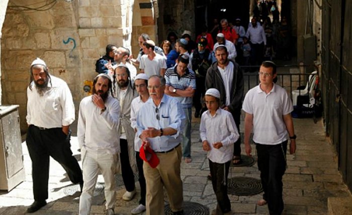 Israeli settlers at Al-Aqsa Mosque