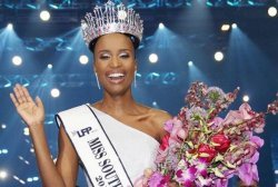 Zozibini Tunzi: Miss Universe 2019