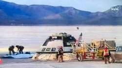 Starliner space capsule landing at White Sands Missle Range, New Mexico