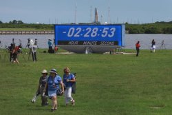 Observers leaving after launch is scrubbed